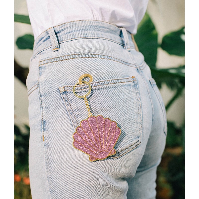 Oversized Shell Keyring