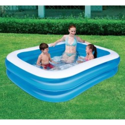 Blauer Familienpool...